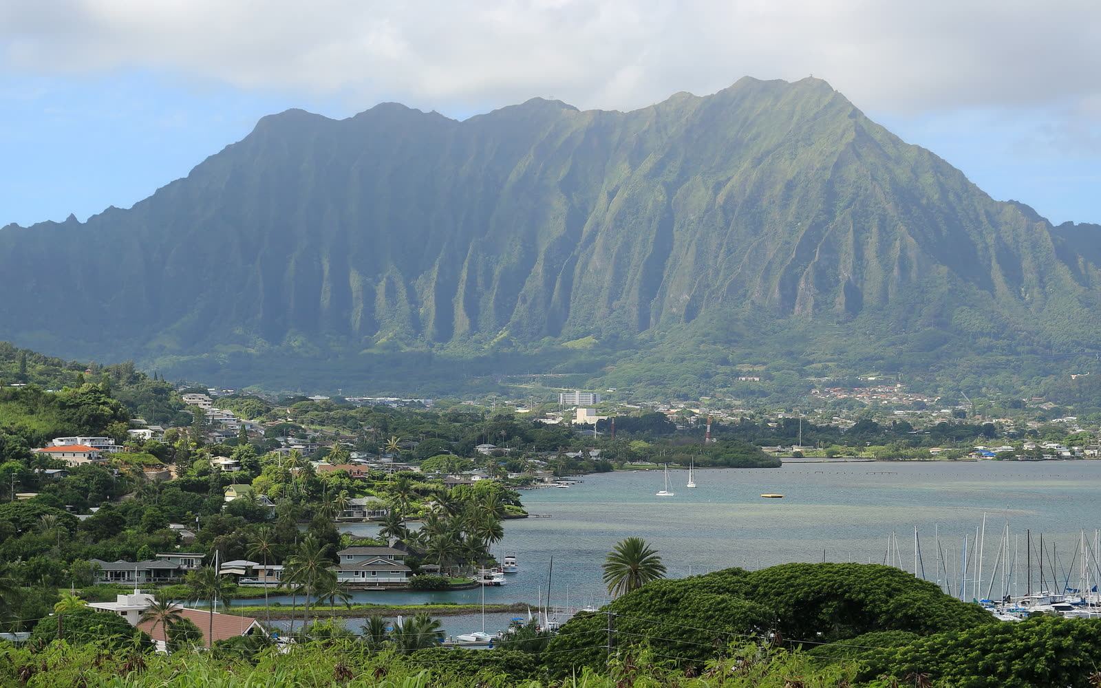 Kāneʻohe Bay with the Koʻolau range rising behind it